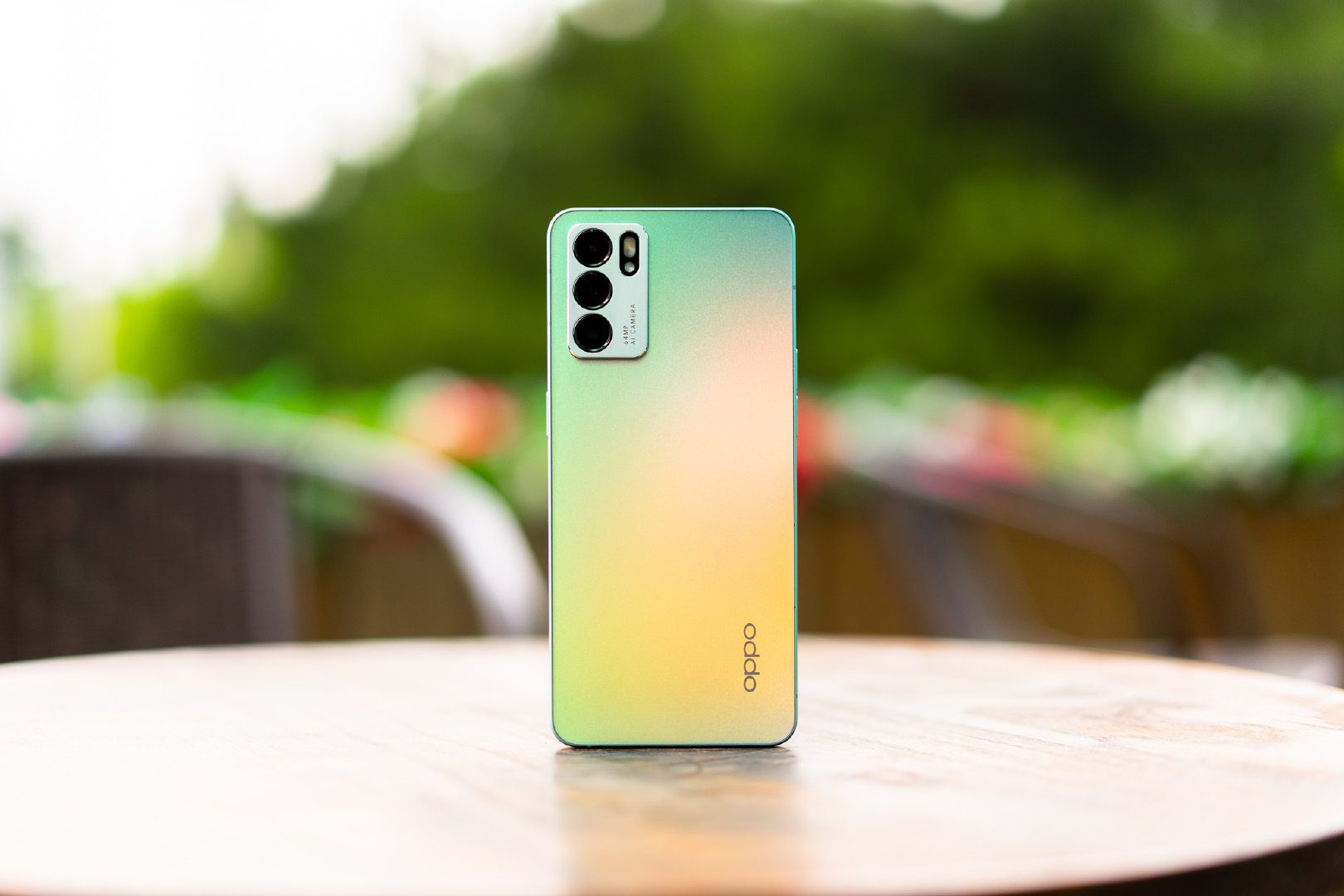 Can Canh Oppo Reno6 5G
